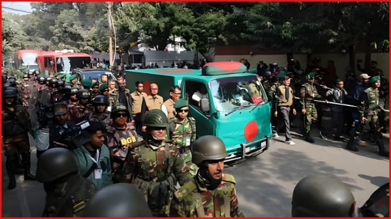 জাতীয় পতাকায় মোড়ানো গাড়িতে মানিক মিয়া এভিনিউতে নেয়া হচ্ছে খালেদা জিয়ার মরদেহ