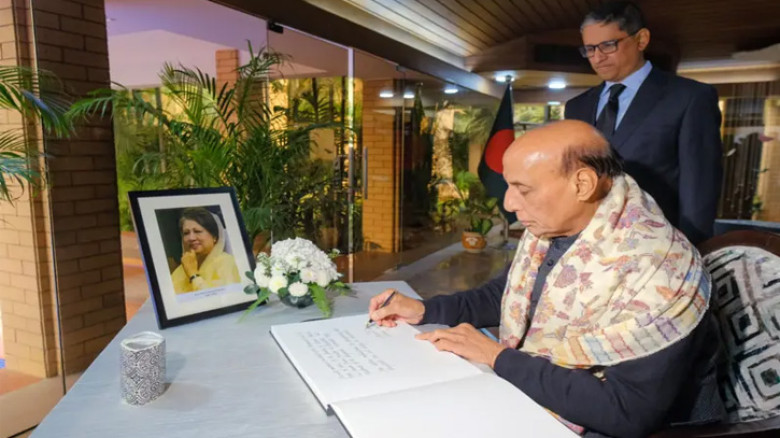 ভারত-বাংলাদেশ সম্পর্ক উন্নয়নে খালেদা জিয়ার অবদান চিরস্মরণীয়: রাজনাথ সিং
