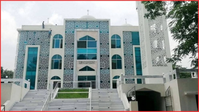 জুমার নামাজের মাধ্যমে উদ্বোধন হলো মাদারীপুর সদর মডেল মসজিদ