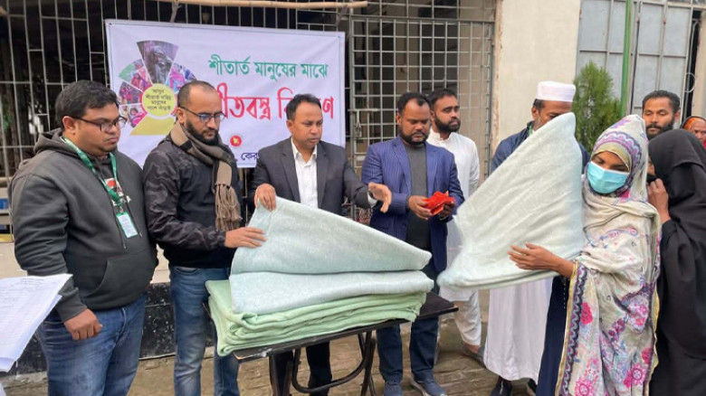 কেরানীগঞ্জে বৃদ্ধাশ্রমে শীতবস্ত্র সহায়তা