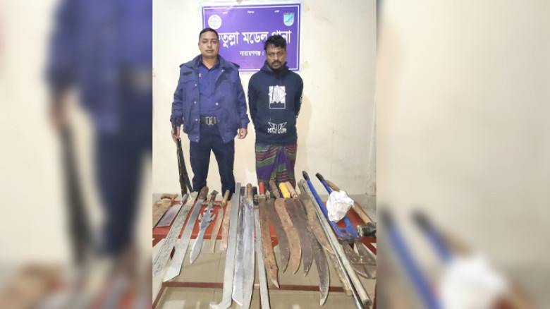 নারায়ণগঞ্জে বিপুল পরিমাণ ধারালো অস্ত্র উদ্ধার, গ্রেপ্তার ১