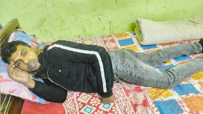 টিকিট চাওয়ায় চালককে গরুর মতো পিটিয়েছেন এএসপি
