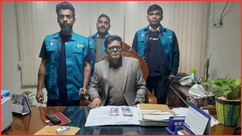 সোয়া লাখ টাকা ঘুষসহ শিক্ষা কর্মকর্তা আটক