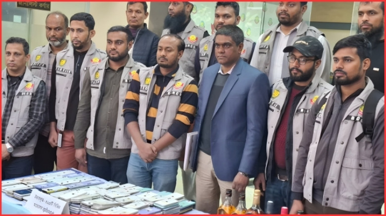 রাজধানীতে অবৈধ আইফোন তৈরির কারখানা, ৩ চীনা নাগরিক গ্রেফতার