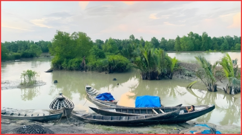 নাফ নদীতে মাছ ধরতে গিয়ে জেলে গুলিবিদ্ধ