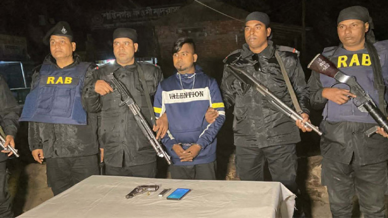শ্রীপুরে বিদেশি পিস্তল-গুলিসহ যুবক আটক