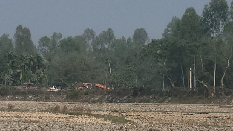 কুড়িগ্রাম সীমান্তে আবারও বিএসএফের সড়ক নির্মাণ, কাল কমান্ডার পর্যায়ে পতাকা বৈঠক