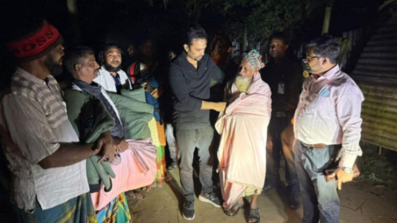 সরাইলে রাতের আঁধারে ইউএনওর কম্বল বিতরণ