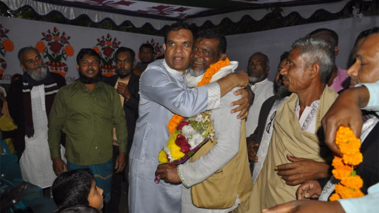গোসাইরহাটে মৎস্যজীবী লীগের সভাপতি ও প্যানেল চেয়ারম্যানসহ ৪ শতাধিক নেতাকর্মীর বিএনপিতে যোগদান