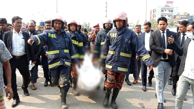 নারায়ণগঞ্জে আদালতের সামনে ট্রাক চাপায় প্রাণ হারালেন বিচারপ্রার্থী