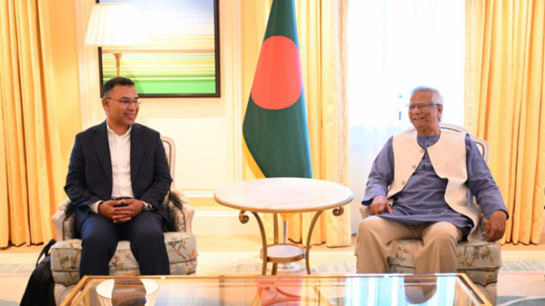 প্রধান উপদেষ্টার সঙ্গে সাক্ষাৎ করতে সপরিবারে যমুনায় তারেক রহমান