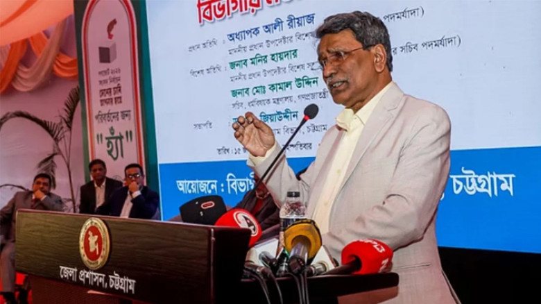 রাষ্ট্রপতির হাতে কার্যকর কিছু ক্ষমতা দিলে ক্ষমতার ভারসাম্য রক্ষা হবে: আলী রীয়াজ