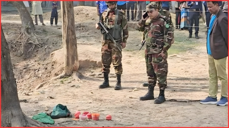 গাজীপুরে পুকুরে মাছ ধরতে গিয়ে মিলল ককটেলভর্তি ব্যাগ!