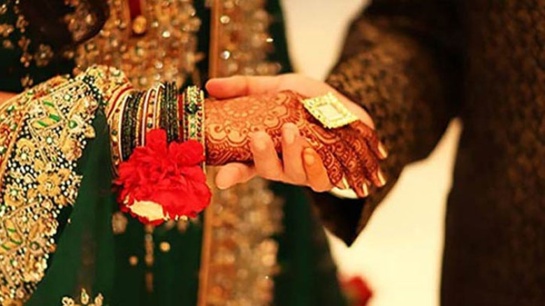 বাসর রাতে মুখ ধোয়ার পর কনেকে চিনতে পারছেন না বর, অতঃপর...