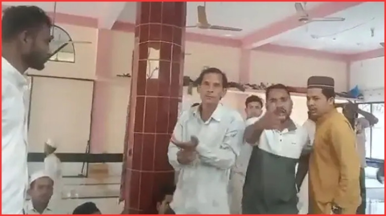 সৎ-যোগ্য নেতাকে ভোট দিতে বলায় খতিবকে মারধর করতে গেলেন মুসল্লিরা
