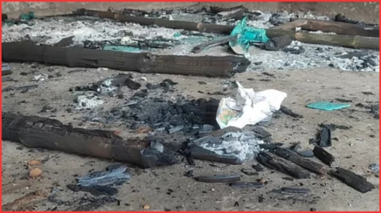 রাতে জামায়াত কর্মীদের সঙ্গে তর্ক, সকালে ইসলামী আন্দোলনের নির্বাচনী কার্যালয়ে আগুন