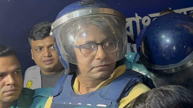 দুর্নীতির মামলায় সাংবাদিক আনিস আলমগীর গ্রেফতার
