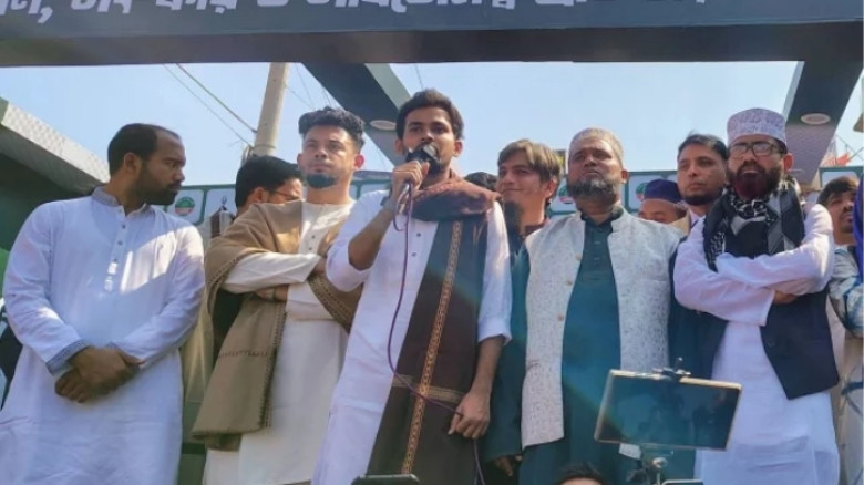১৭ বছর লন্ডনে ছিলেন, এখন বাস থেকে নেমে হেঁটে দেখুন: আসিফ মাহমুদ
