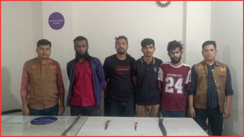 কেরানীগঞ্জে ডিবির অভিযানে দেশীয় অস্ত্রসহ চার ডাকাত গ্রেপ্তার