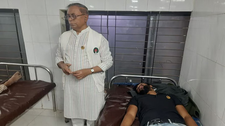 ঢাকা–১২ আসনের প্রার্থী সাইফুল হক ও সাইফুল আলমের সমর্থকদের মধ্যে সংঘর্ষ, আহত ৩