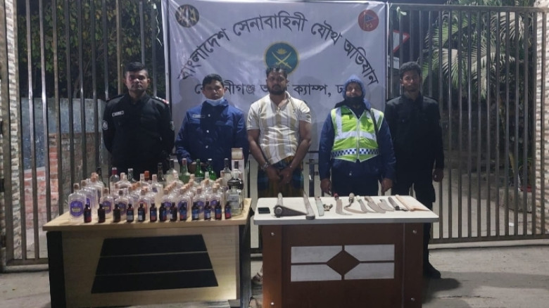 কেরানীগঞ্জে যৌথ অভিযানে মাদক-অস্ত্রসহ কুখ্যাত সন্ত্রাসী গ্রেফতার