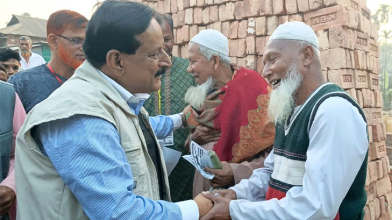 গাজীপুর-৩ আসনে ঘোড়া প্রতীকে গণসংযোগে ব্যস্ত ইজাদুর রহমান মিলন