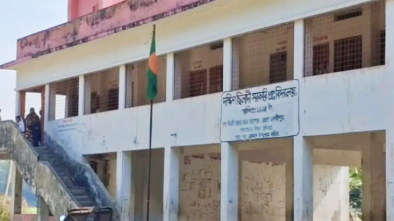 লক্ষ্মীপুরে ভোটকেন্দ্রের সিসি ক্যামেরা চুরি, থানায় অভিযোগ