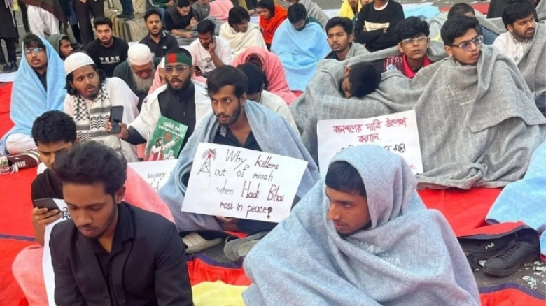 যমুনার সামনে ইনকিলাব মঞ্চের অবস্থান অব্যাহত, জাতিসংঘের অধীনে হাদি হত্যার তদন্তের দাবি