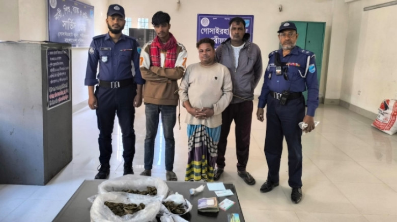 গোসাইরহাটে যৌথবাহিনীর অভিযানে ৩ মাদক ব্যবসায়ী গ্রেপ্তার