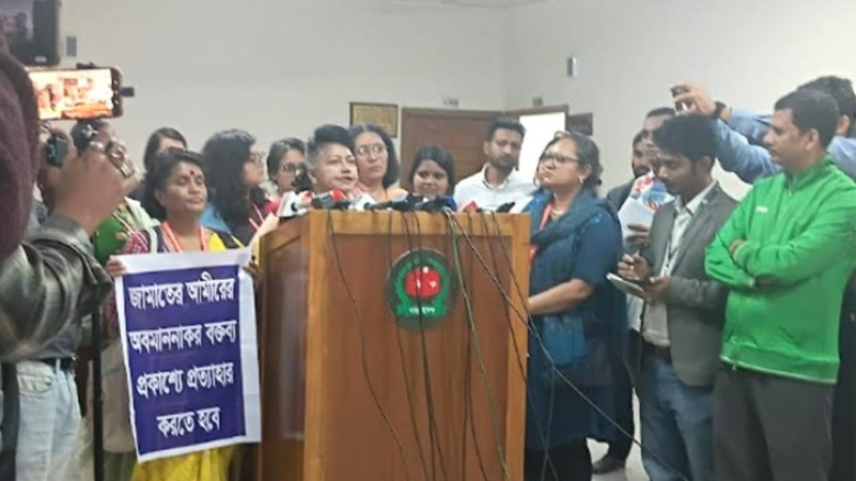 জামায়াতের আমিরের প্রার্থিতা বাতিল চেয়ে সিইসিকে স্মারকলিপি নারী নেত্রীদের