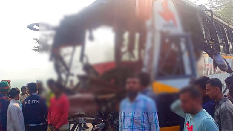 পাবনায় দুই বাসের মুখোমুখি সংঘর্ষে নিহত ২, আহত ১০