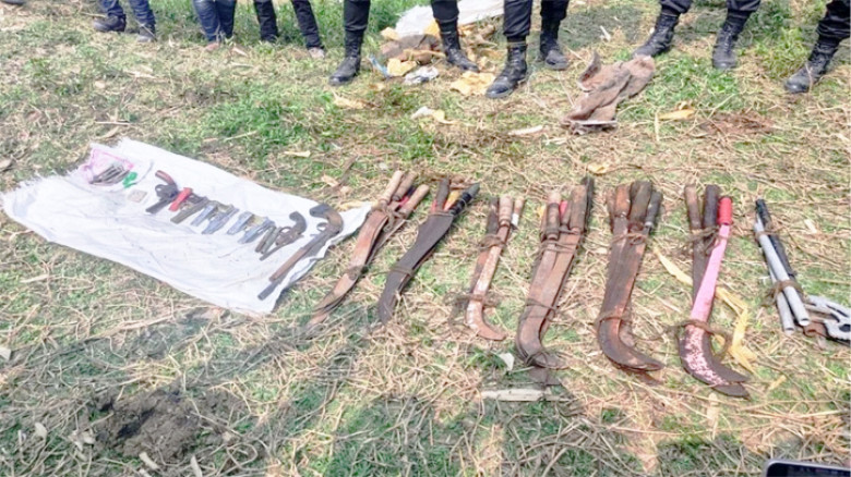 কুমিল্লার পুকুরে র‍্যাবের বিশেষ অভিযান, বিপুল পরিমাণ অস্ত্র উদ্ধার