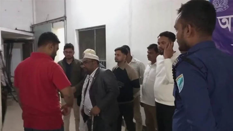 আশুলিয়ায় দুই ভোটকেন্দ্র দখলের চেষ্টার অভিযোগে বিএনপির ১৩ নেতাকর্মী আটক