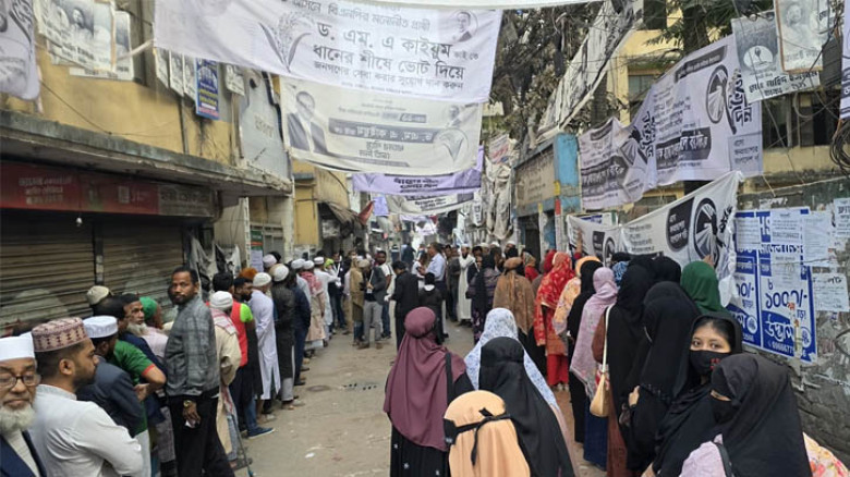 সারাদেশে গণভোট ও জাতীয় সংসদ নির্বাচনে ভোট গ্রহণ শুরু