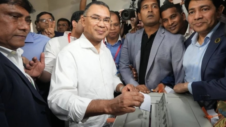 পরিবারকে সঙ্গে নিয়ে ভোট দিলেন তারেক রহমান
