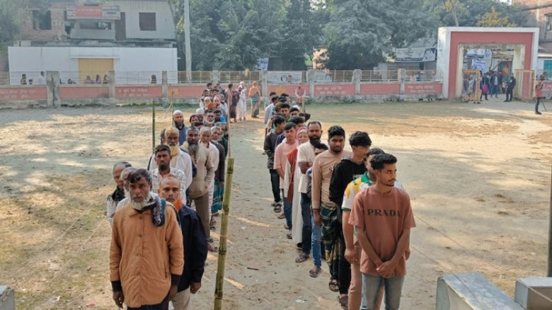 কেন্দ্রের ভেতরে জামায়াতের সাথে গোপন বৈঠক, ফরিদপুরে দুই  প্রিসাইডিং কর্মকর্তাকে প্রত্যাহার