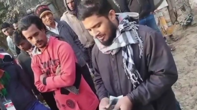 ‎দিনাজপুরে ভোটারদের টাকা বিতরণের সময় জামায়াতের দুই কর্মী আটক