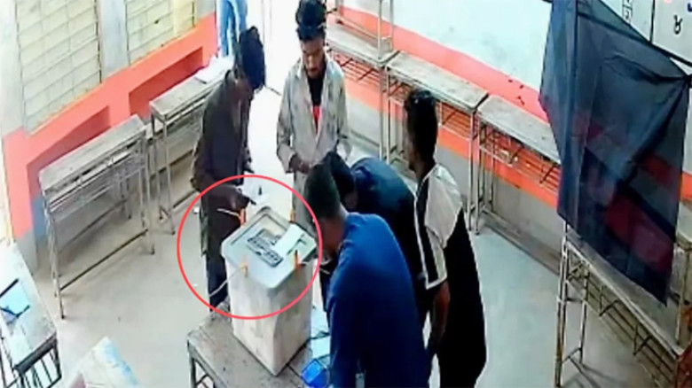 ভালুকায় ভোটকেন্দ্রে ব্যালটে সিল মারার ভিডিও ভাইরাল; প্রিসাইডিং কর্মকর্তাকে অব্যাহতি