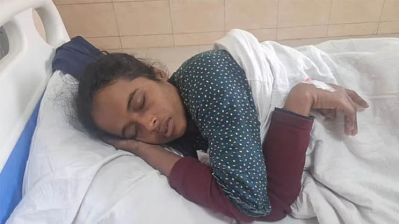 রাজশাহীতে ভোটকেন্দ্রের সামনে চড়থাপ্পড়ে আহত নারী প্রার্থী হাসপাতালে, মামলা নেয়নি পুলিশ