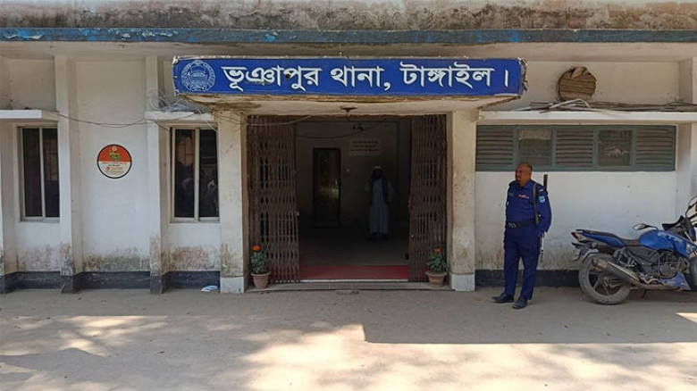 ছাত্রীর এডিট করা অশ্লীল ছবি ভাইরাল, গালি ও অপমান করে থানা থেকে বেড় দেওয়ার অভিযোগ