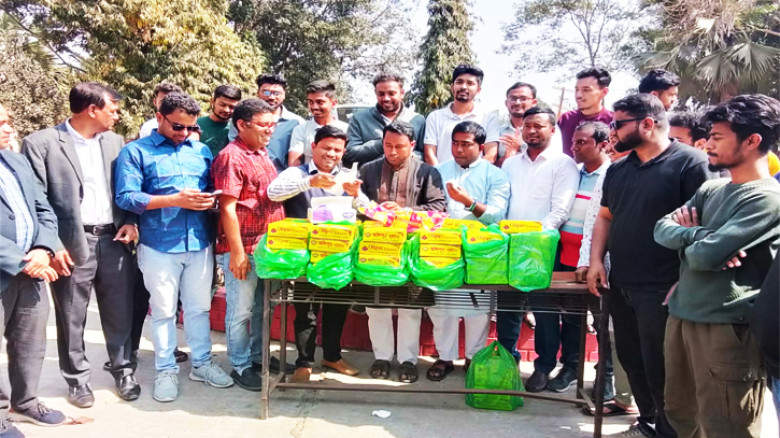 ‎ত্রয়োদশ জাতীয় সংসদ নির্বাচনে বিএনপি'র জয়ে কুবি শাখা ছাত্রদলের গণমিষ্টি বিতরণ