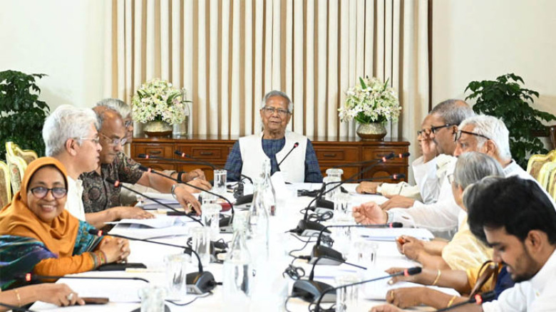 ভেঙে গেল অন্তর্বর্তী সরকারের উপদেষ্টা পরিষদ