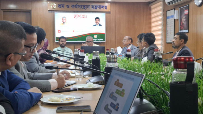 মানুষের প্রত্যাশা অনুযায়ী কাজ করতে হবে, টিমওয়ার্কে সফলতা আসবে: শ্রম ও কর্মসংস্থান মন্ত্রী