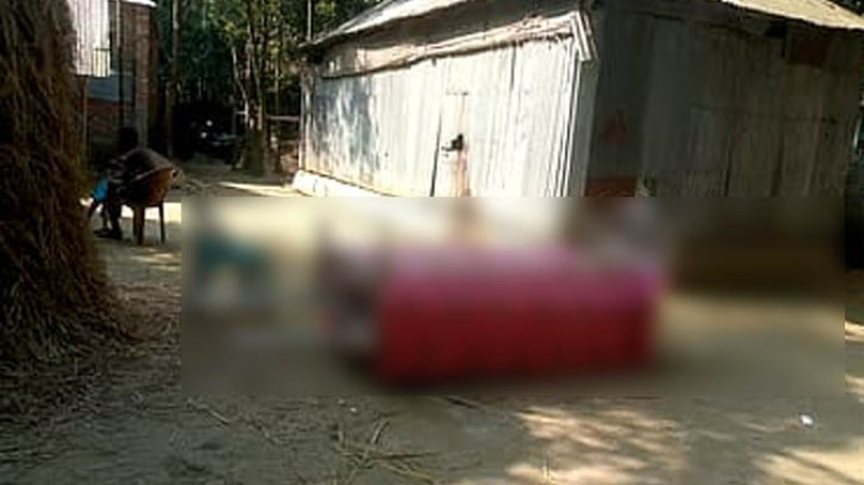 সম্পত্তির বিরোধে বাবার লাশ ১০ ঘণ্টা ধরে খাটিয়ায়, দাফনে সন্তানদের বাধা