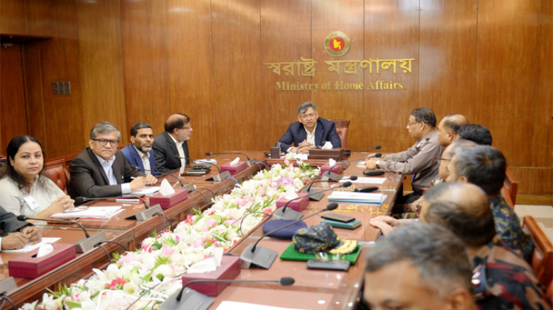 দপ্তরগুলোতে গণতান্ত্রিক সংস্কার ও আস্থার ওপর জোর স্বরাষ্ট্রমন্ত্রীর