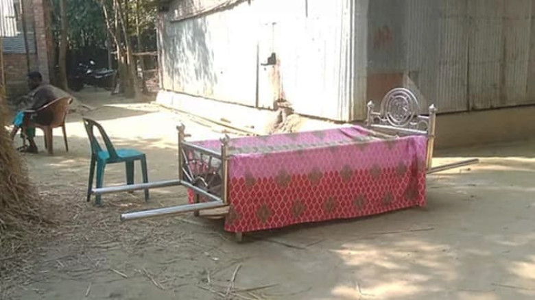 সম্পত্তি নিয়ে বিরোধে ৩০ ঘণ্টা আটকে বাবার মরদেহ, সমঝোতার পর দাফন