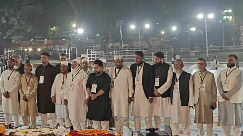 কেন্দ্রীয় শহীদ মিনারে প্রথমবারের মতো জামায়াত আমিরের শ্রদ্ধা