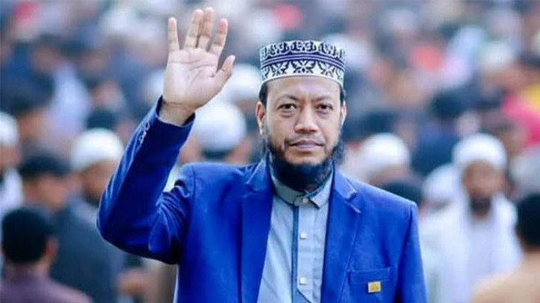 ৭৯ এমপি নিয়ে ২১২ জনকে ‘তীরের মতো সোজা’ রাখার ঘোষণা আমির হামজার