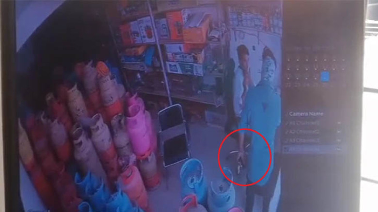 চাঁদা না দেওয়ায় ব্যবসায়ীর কর্মচারীকে ইলেকট্রিক শক, হত্যার হুমকি