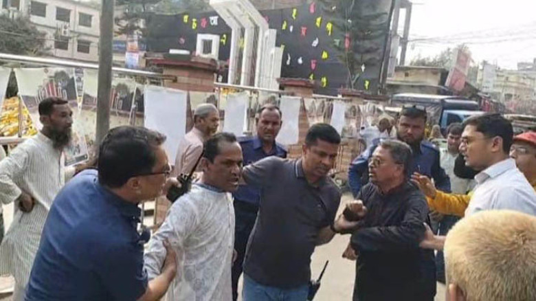 গাইবান্ধায়ভাষা শহীদ মিনার থেকে ফেরার পথে আ.লীগের দুই নেতা আটক
